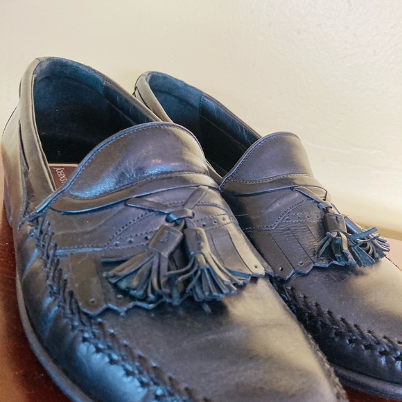 Vintage Johnston & Murphy Black Shoes with tassels - Picture 2 of 12